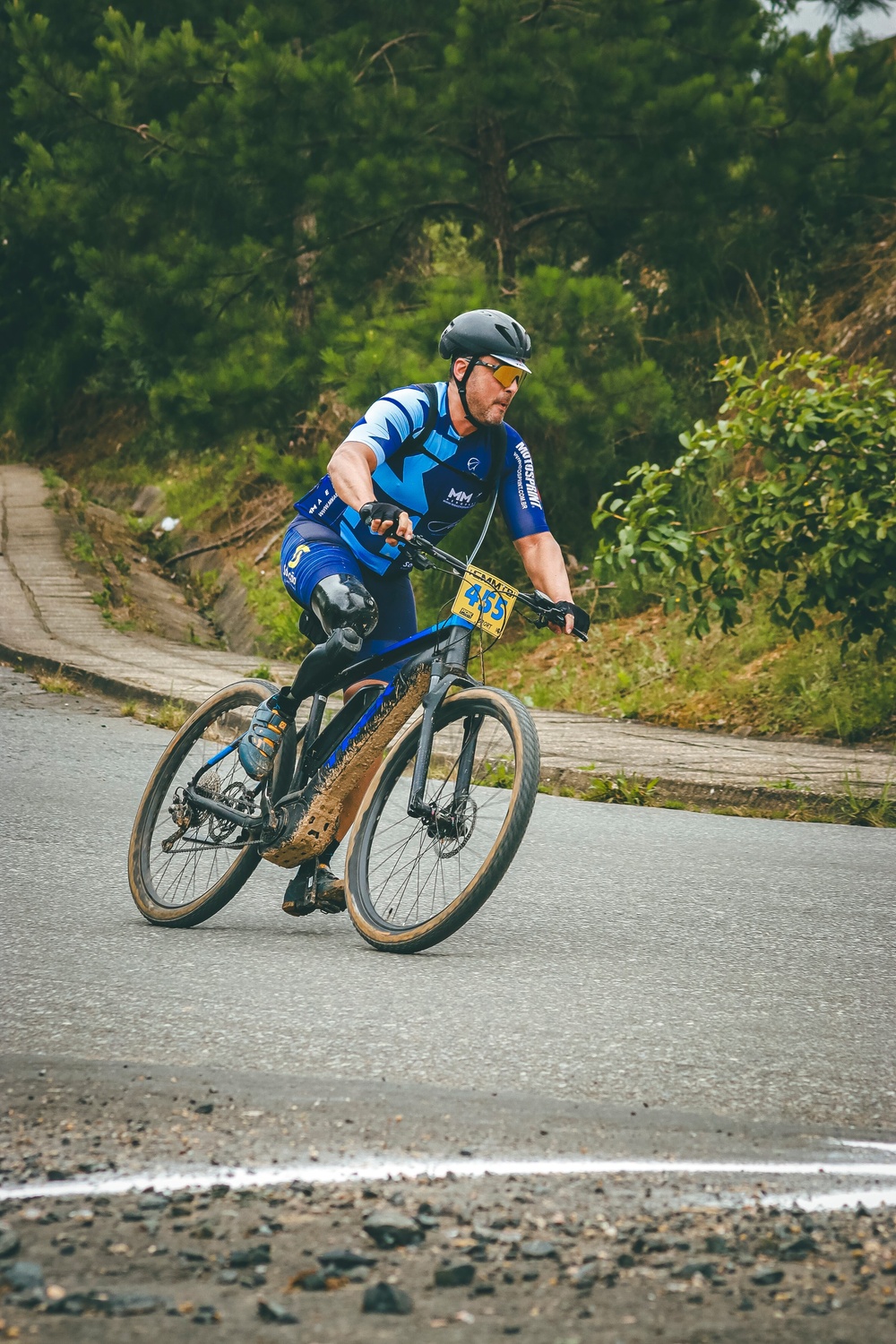 Murilo Morais competindo no paraciclismo de estrada